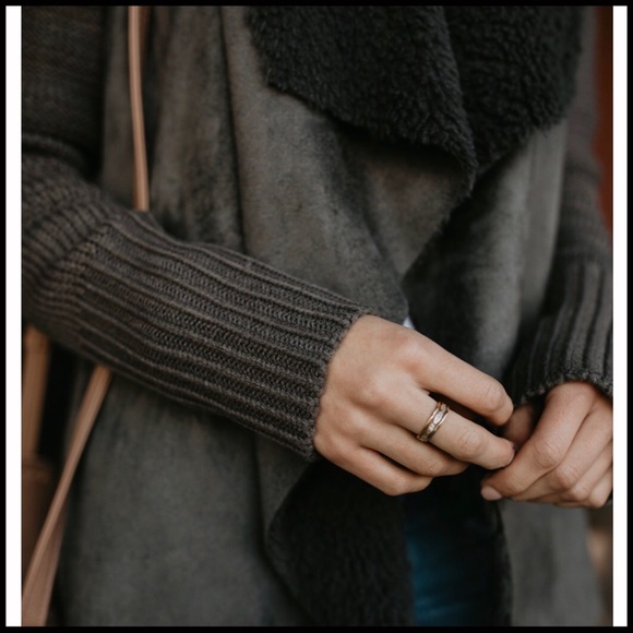 ❤️LAST❤️Vegan and Sweater Sherpa - Picture 2 of 8